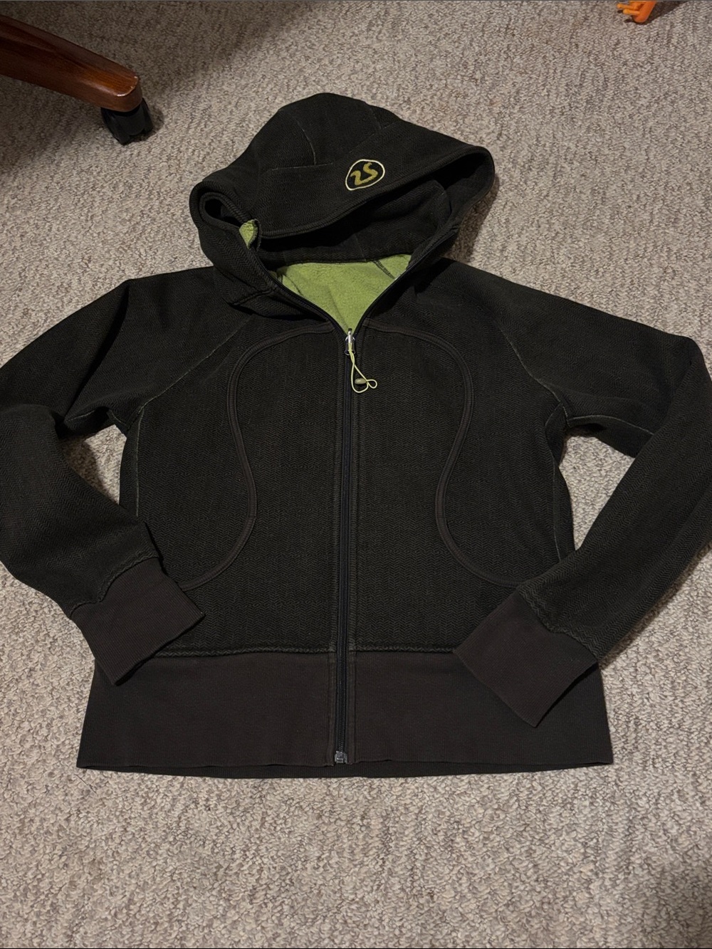 lululemon heavy Scuba women’s Blackish grey Hoodie with Green Lining and Logo